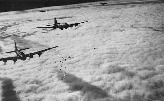 800px-B-17F_Radar_Bombing_over_Germany_1943.jpg