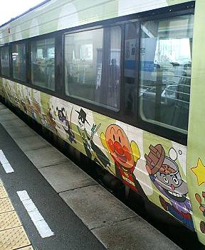 アンパンマン列車01.JPG
