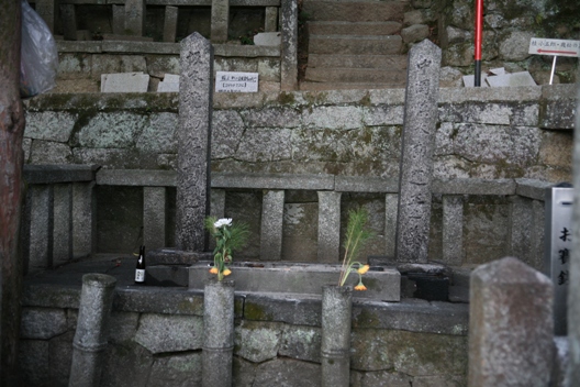 京都霊山護国神社坂本龍馬墓地01.jpg